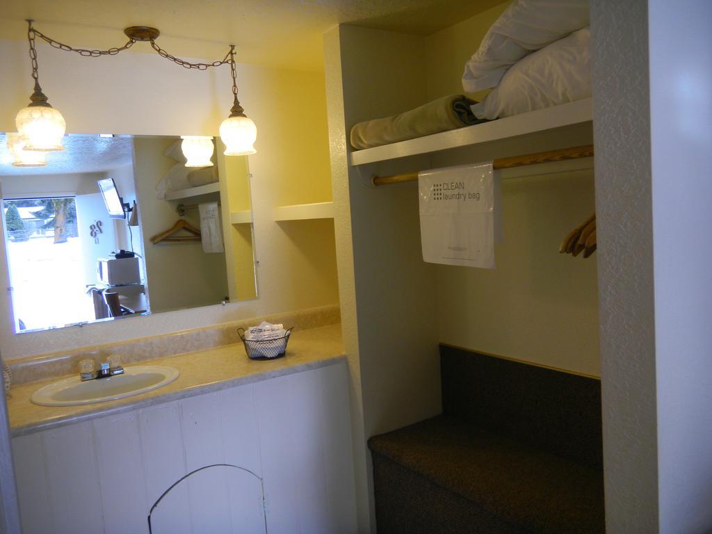 Falls Motel Thompson Falls Rum bild