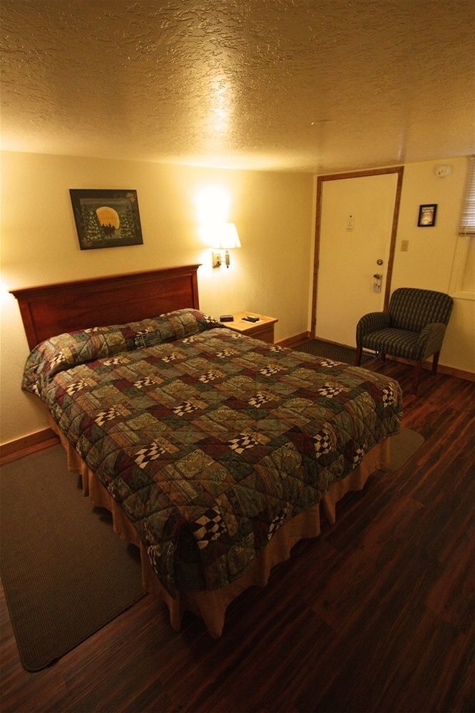 Falls Motel Thompson Falls Exteriör bild